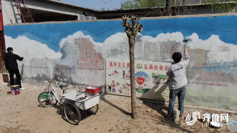 杏彩体育，聊城95后墙绘师刘永腾：“治愈系”壁画让家乡火出圈